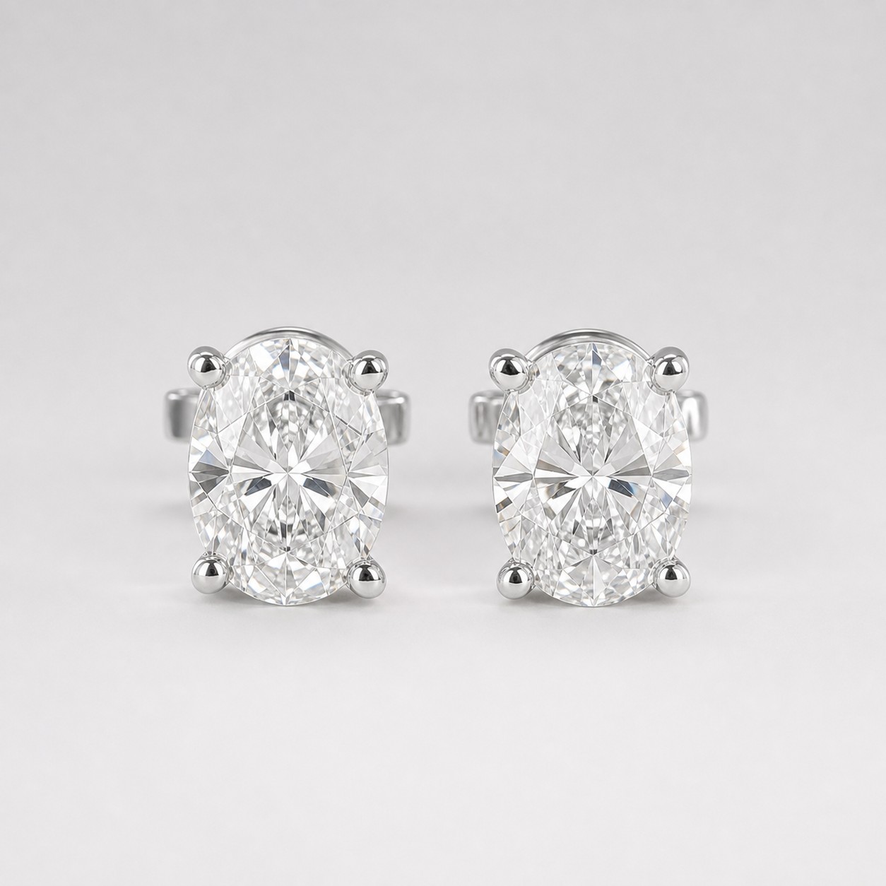 Bông tai oval kim cương lab-grown vàng trắng 18K