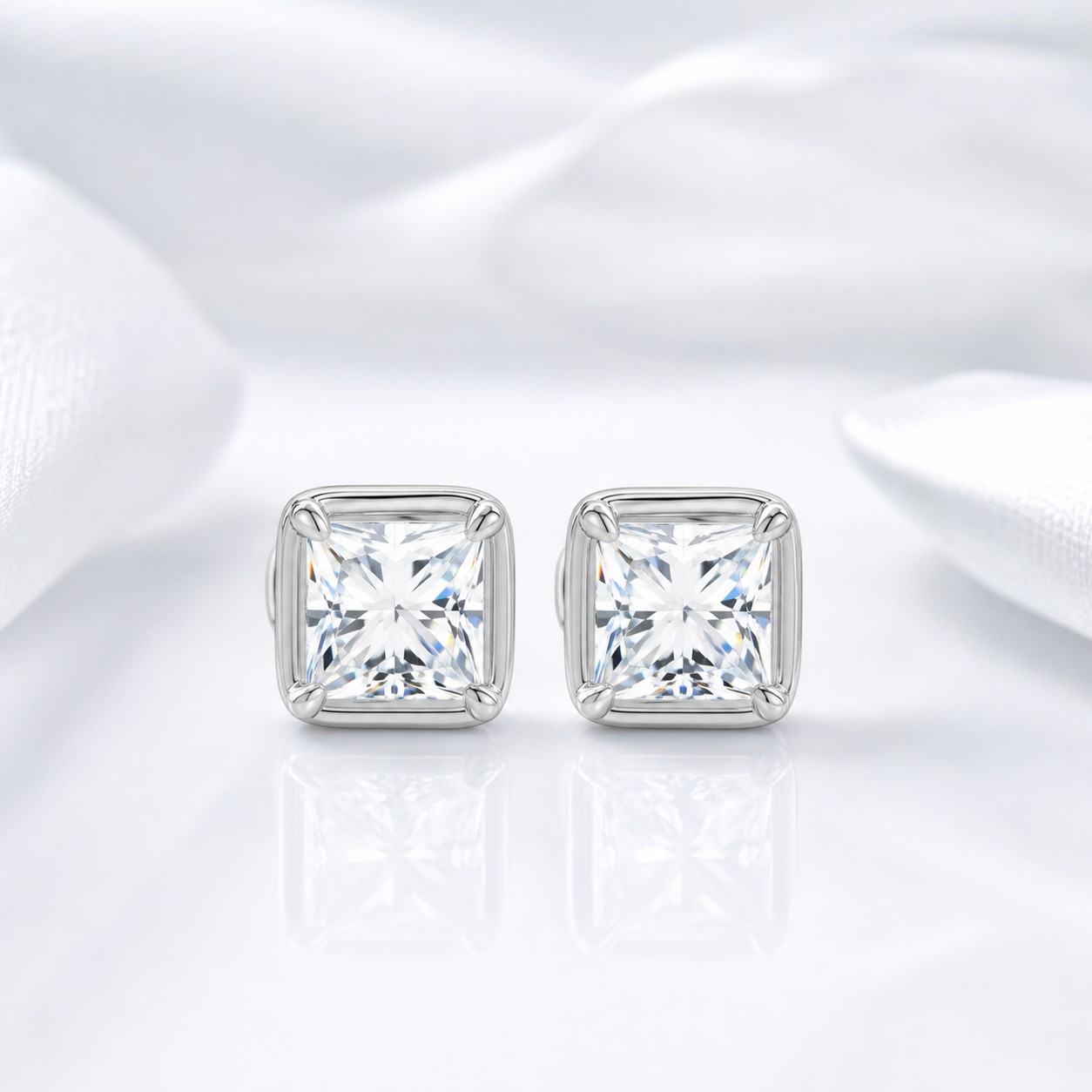 Bông tai princess Moissanite vàng trắng 14K