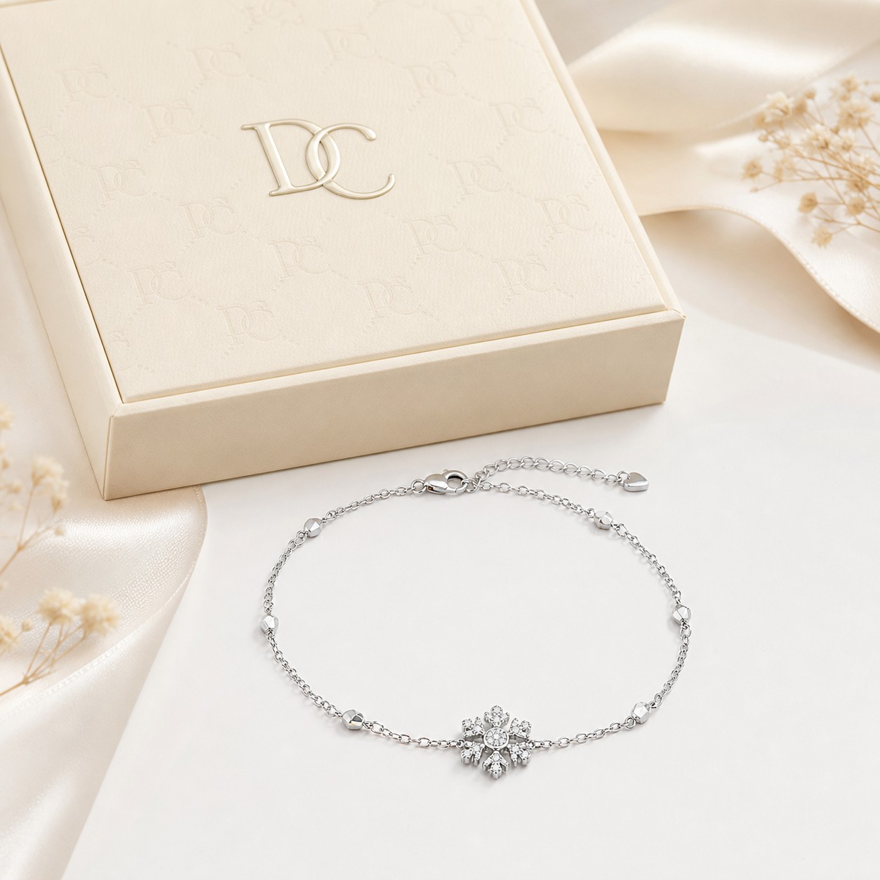 Lắc tay charm bông tuyết CZ vàng trắng 14K